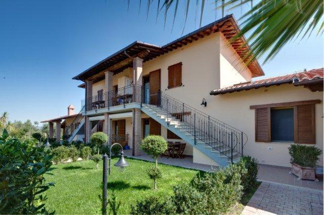 Appartamento con 2 Camere da Letto e Patio